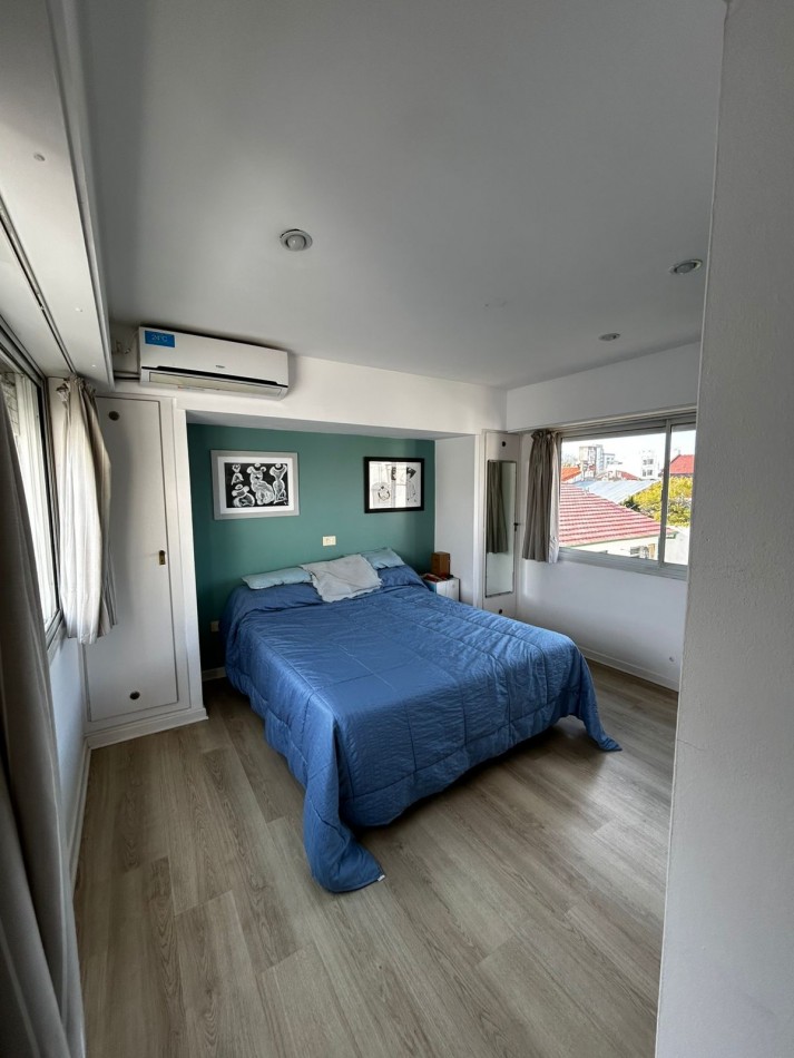 Casa en venta cuatro ambientes con escritorio, garaje y parque en zona La Perla 