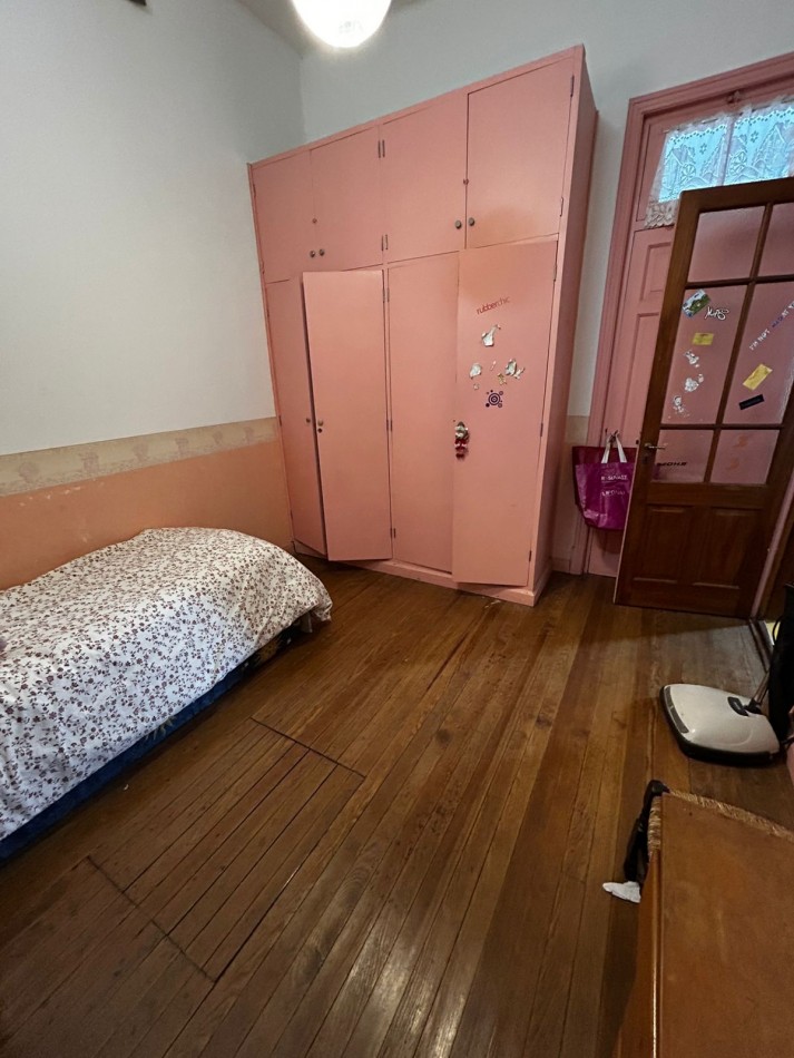 Casa en venta cuatro ambientes con escritorio, garaje y parque en zona La Perla 