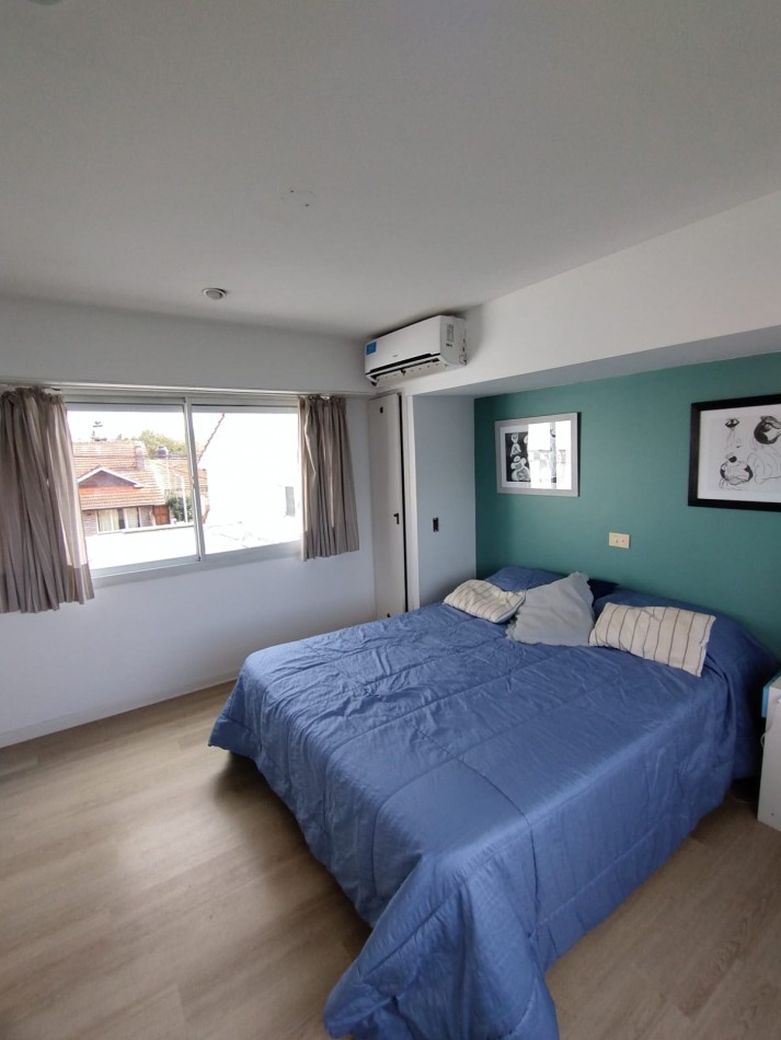 Casa en venta cuatro ambientes con escritorio, garaje y parque en zona La Perla 