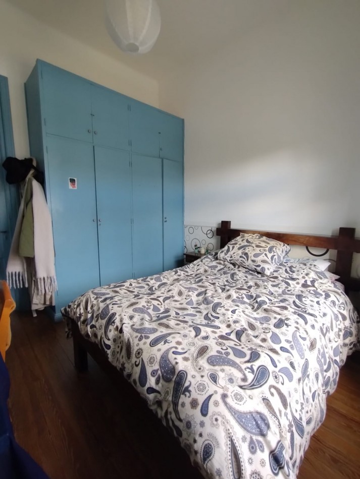 Casa en venta cuatro ambientes con escritorio, garaje y parque en zona La Perla 