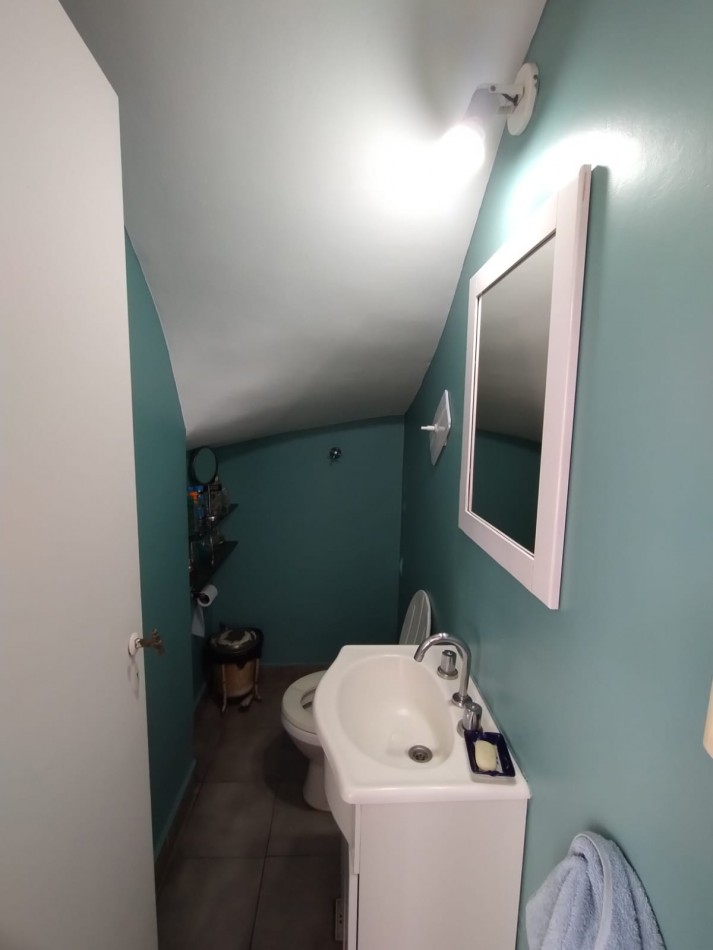 Casa en venta cuatro ambientes con escritorio, garaje y parque en zona La Perla 