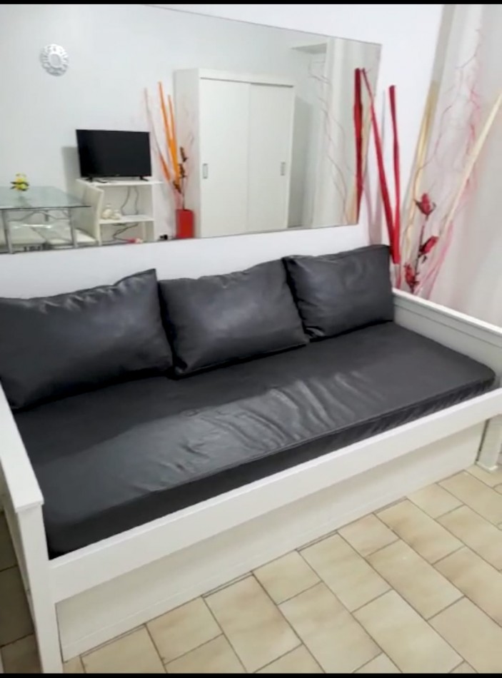 Departamento un ambiente en venta al contrafrente en zona La Perla  