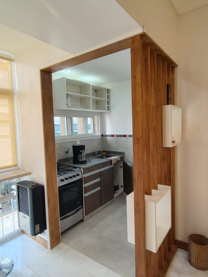 Venta Departamento 2 amb reciclado con muebles zona centro 