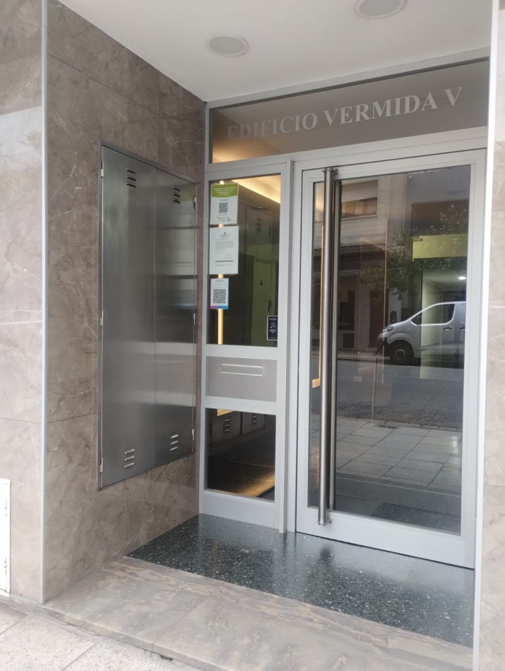 Venta Departamento 2 amb reciclado con muebles zona centro 