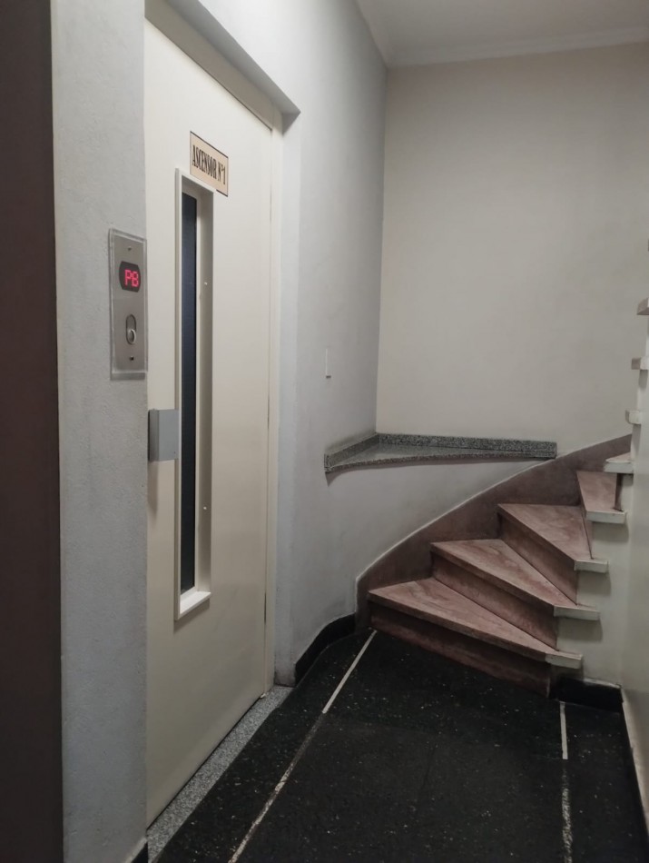 Venta Departamento 2 amb reciclado con muebles zona centro 