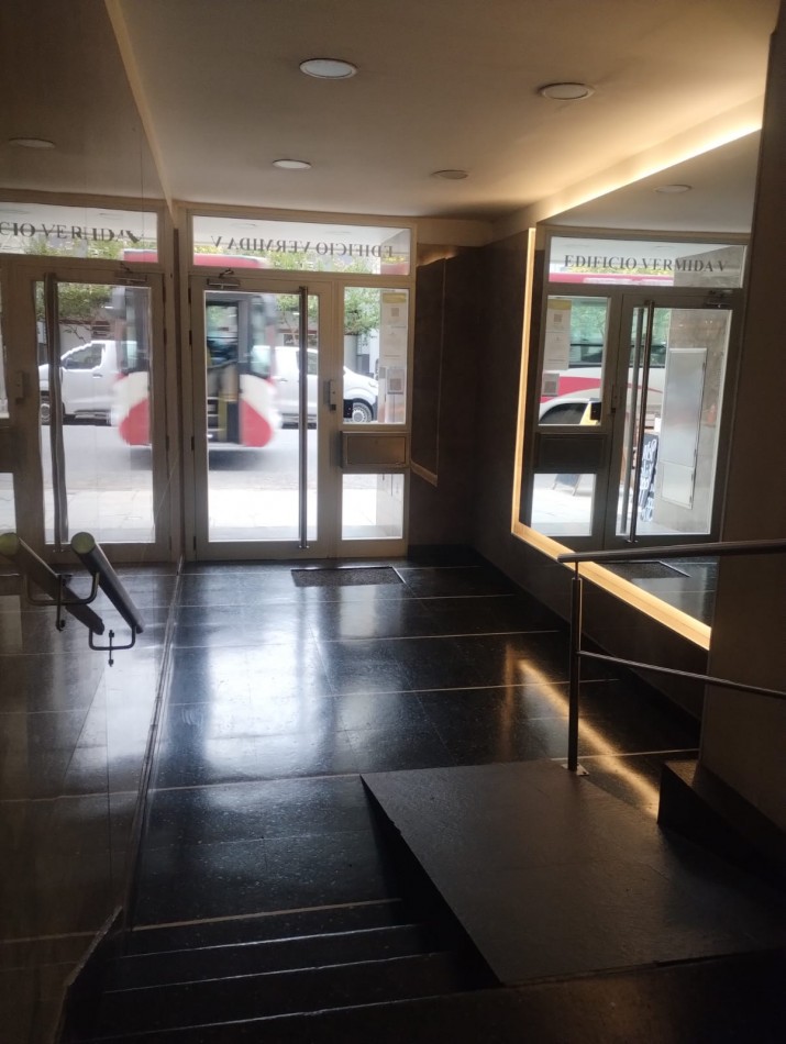 Venta Departamento 2 amb reciclado con muebles zona centro 