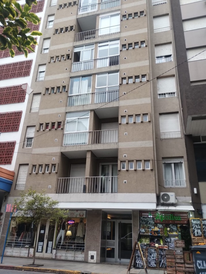 Venta Departamento 2 amb reciclado con muebles zona centro 