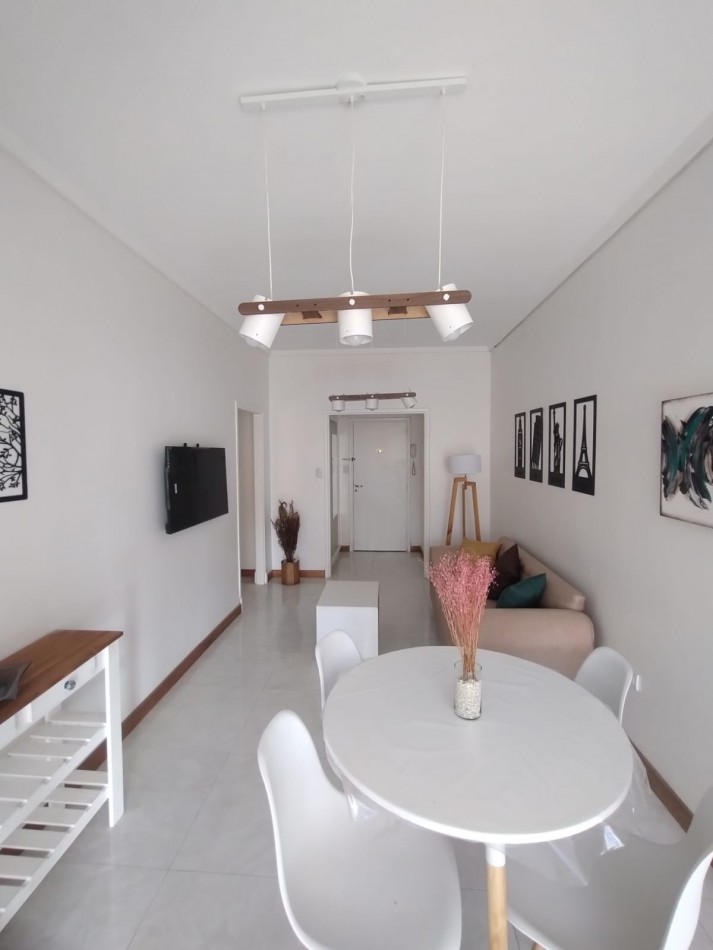 Venta Departamento 2 amb reciclado con muebles zona centro 