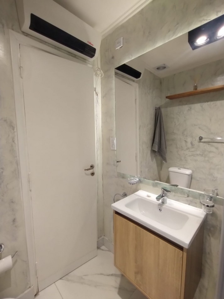 Venta Departamento 2 amb reciclado con muebles zona centro 