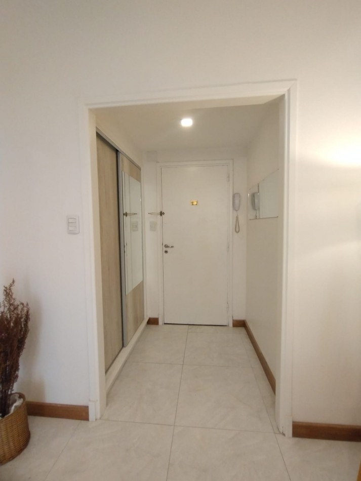 Venta Departamento 2 amb reciclado con muebles zona centro 
