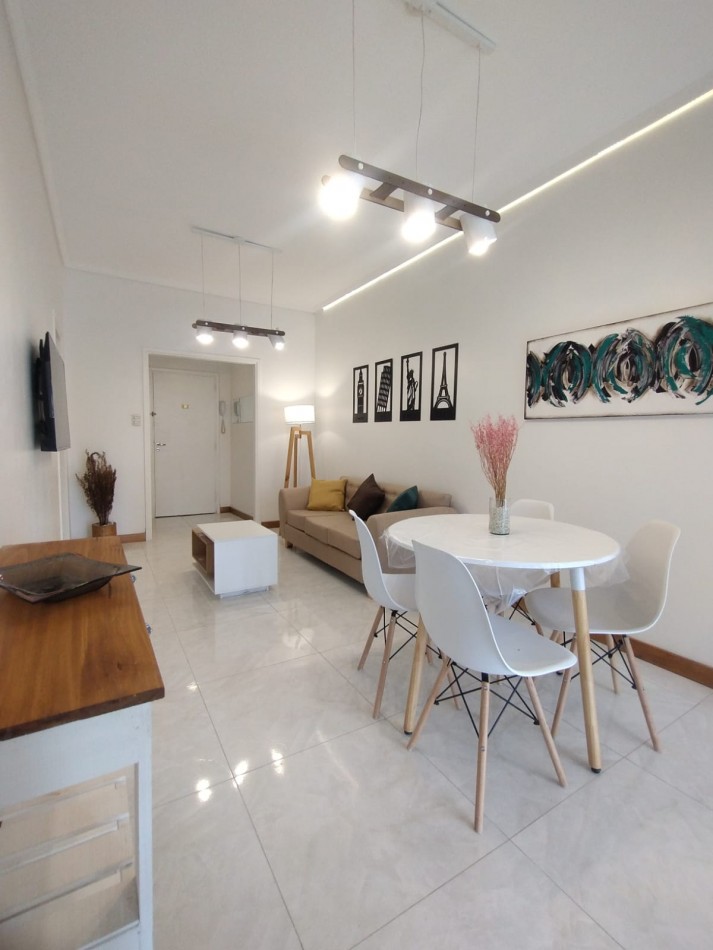 Venta Departamento 2 amb reciclado con muebles zona centro 