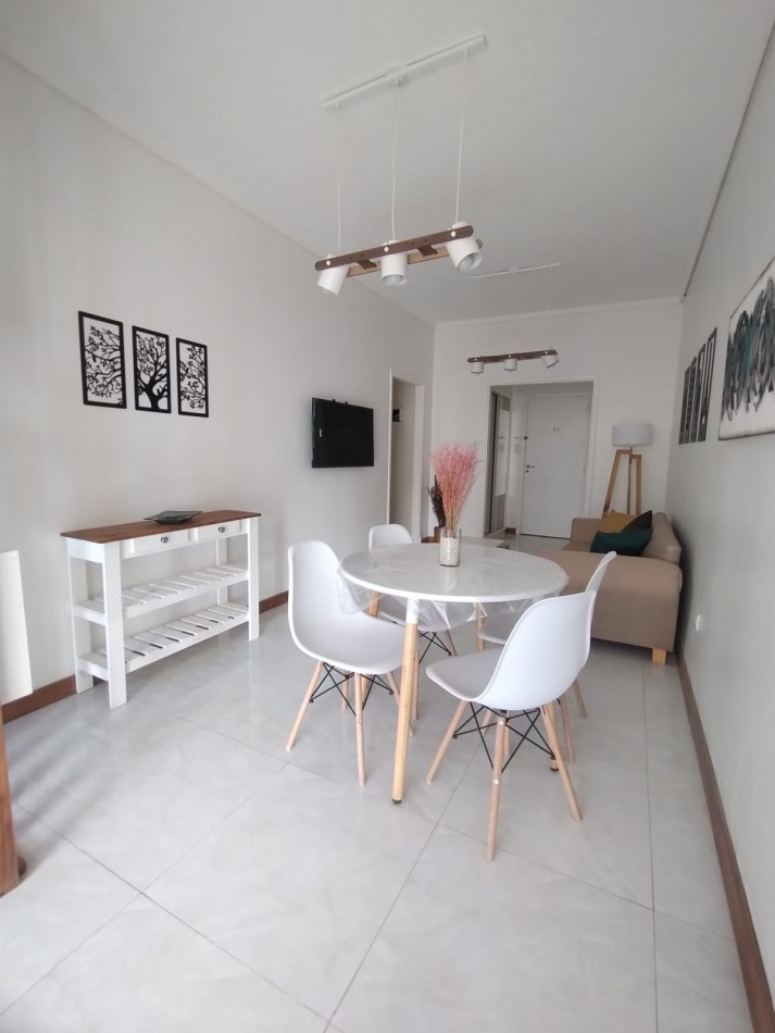 Venta Departamento 2 amb reciclado con muebles zona centro 