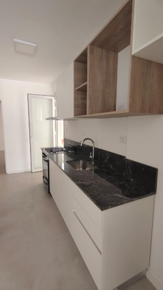 venta departamento 3 ambientes  con dependencia al frente con patio reciclado zona centro Belgrano 2770