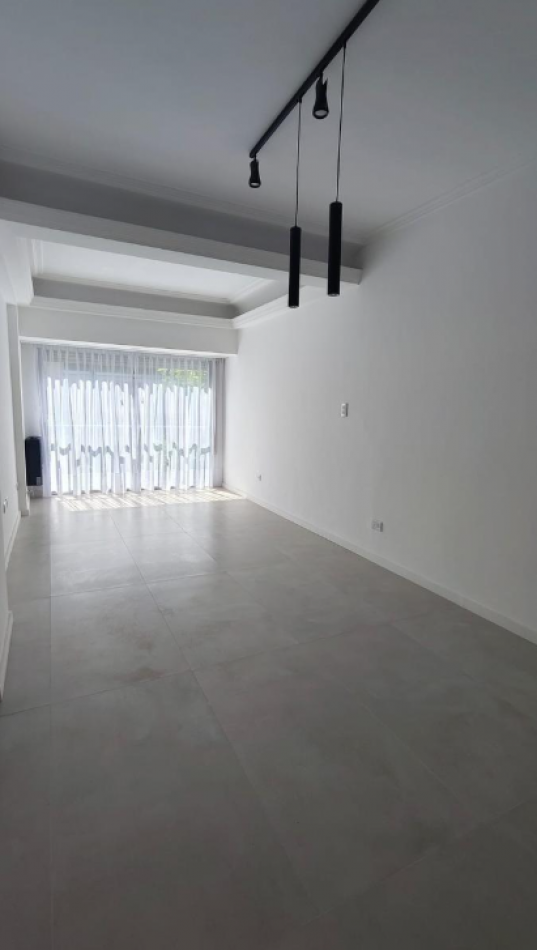 venta departamento 3 ambientes  con dependencia al frente con patio reciclado zona centro Belgrano 2770