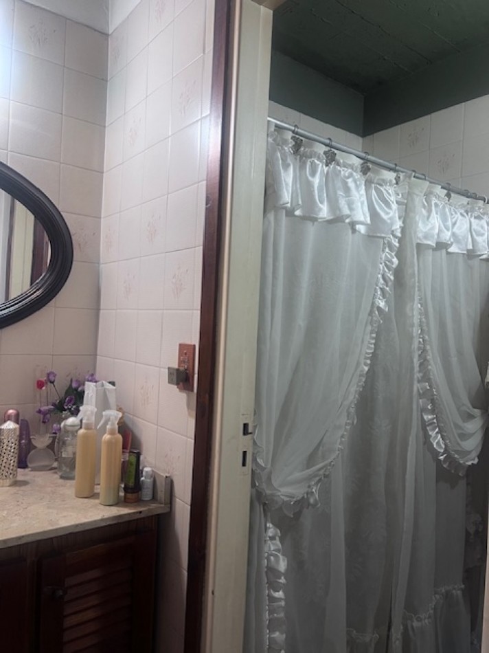 venta casa 3 ambientes con parque y garaje zona santa monica 