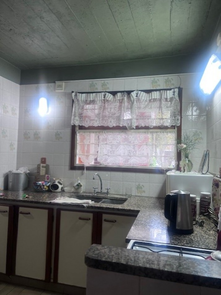 venta casa 3 ambientes con parque y garaje zona santa monica 