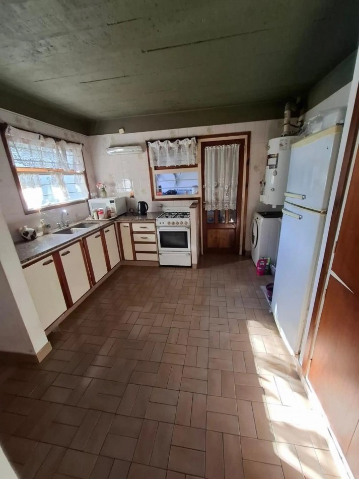 venta casa 3 ambientes con parque y garaje zona santa monica 