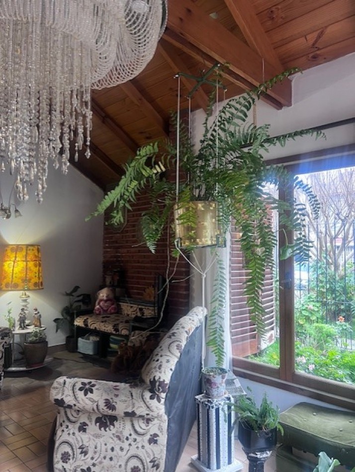 venta casa 3 ambientes con parque y garaje zona santa monica 