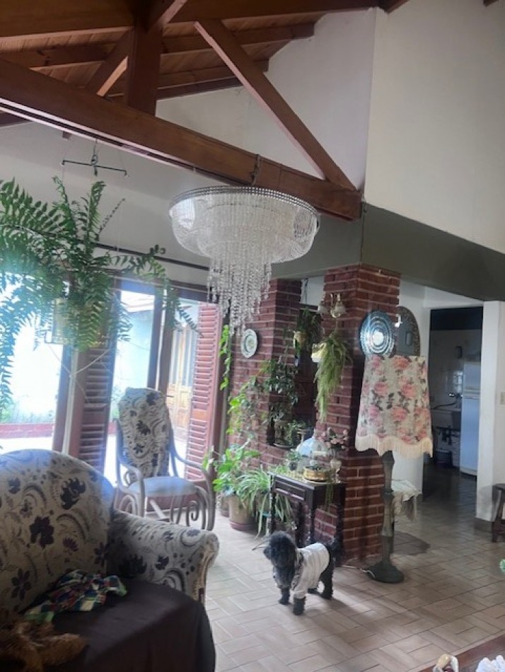 venta casa 3 ambientes con parque y garaje zona santa monica 