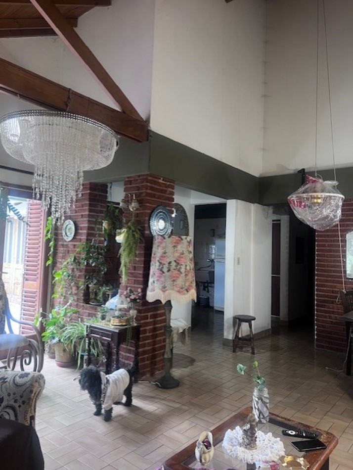 venta casa 3 ambientes con parque y garaje zona santa monica 