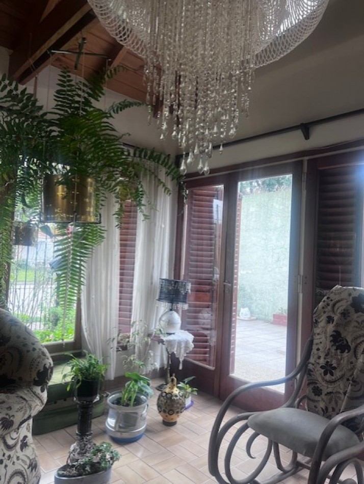 venta casa 3 ambientes con parque y garaje zona santa monica 