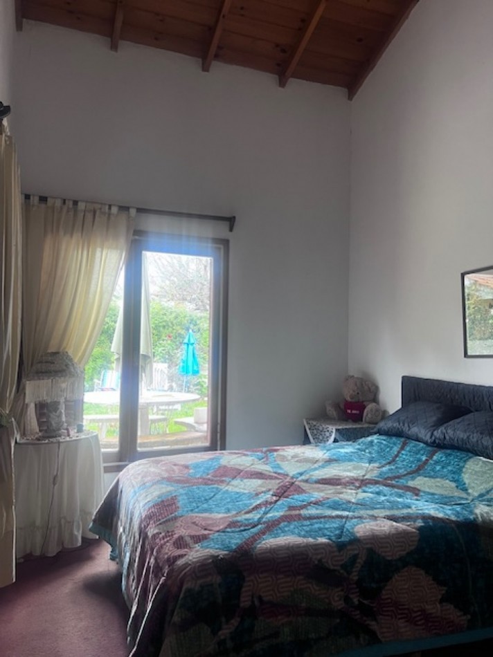 venta casa 3 ambientes con parque y garaje zona santa monica 