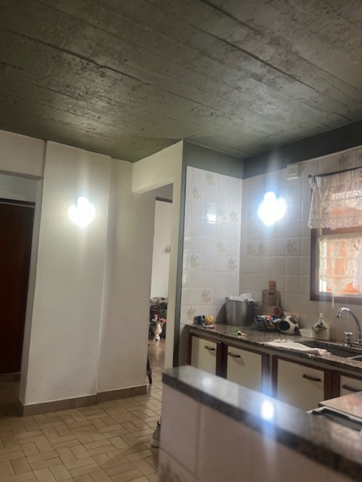 venta casa 3 ambientes con parque y garaje zona santa monica 