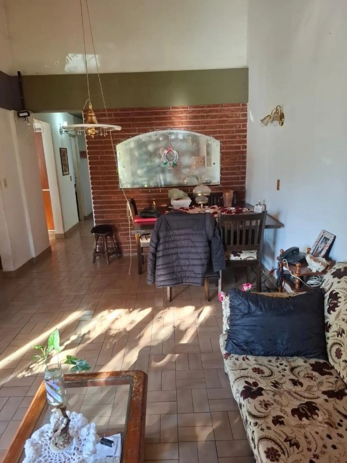 venta casa 3 ambientes con parque y garaje zona santa monica 