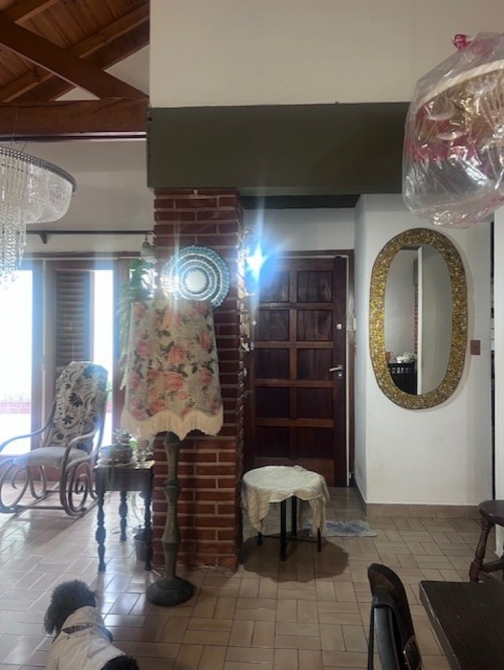 venta casa 3 ambientes con parque y garaje zona santa monica 