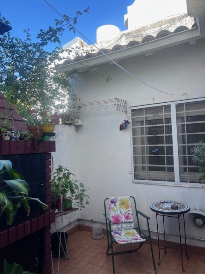 VENTA CASA 3 AMB CON DEPENDENCIA DOBLE GARAJE Y PATIO ZONA GUEMES 