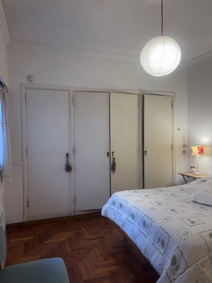 VENTA CASA 3 AMB CON DEPENDENCIA DOBLE GARAJE Y PATIO ZONA GUEMES 