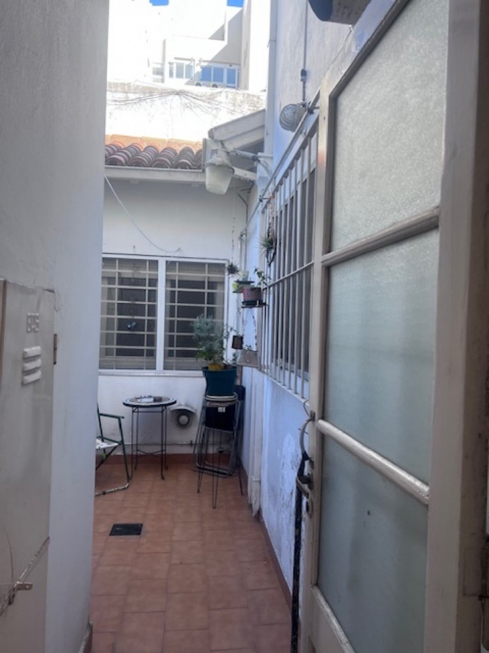 VENTA CASA 3 AMB CON DEPENDENCIA DOBLE GARAJE Y PATIO ZONA GUEMES 