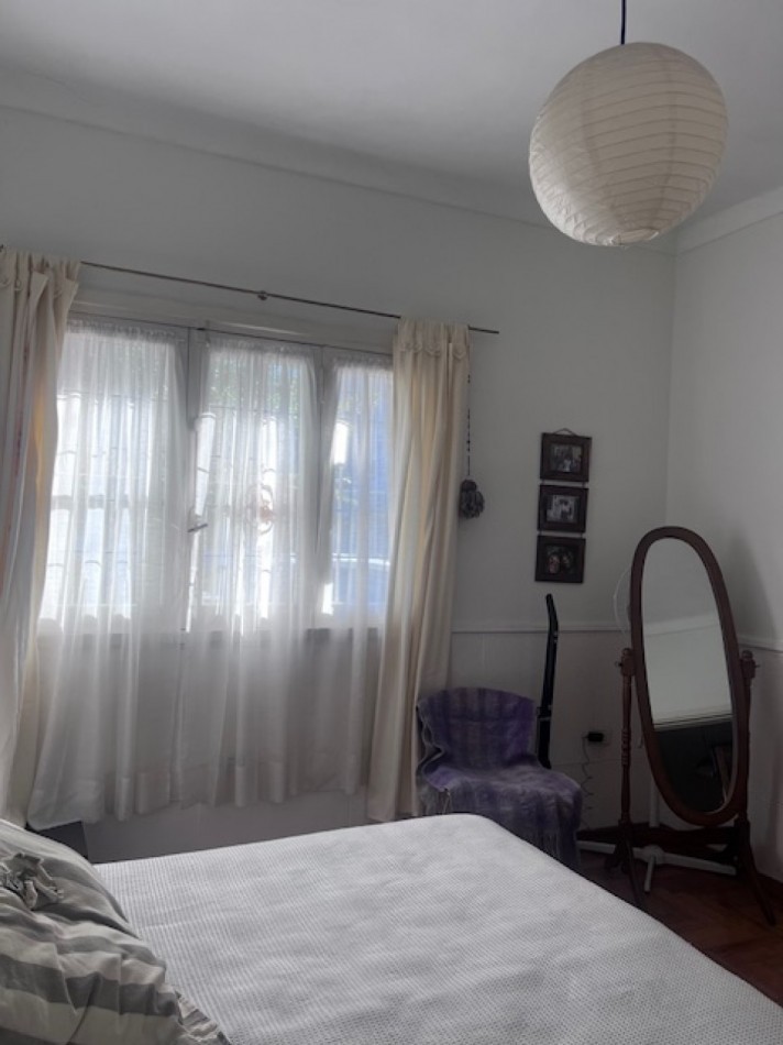 VENTA CASA 3 AMB CON DEPENDENCIA DOBLE GARAJE Y PATIO ZONA GUEMES 