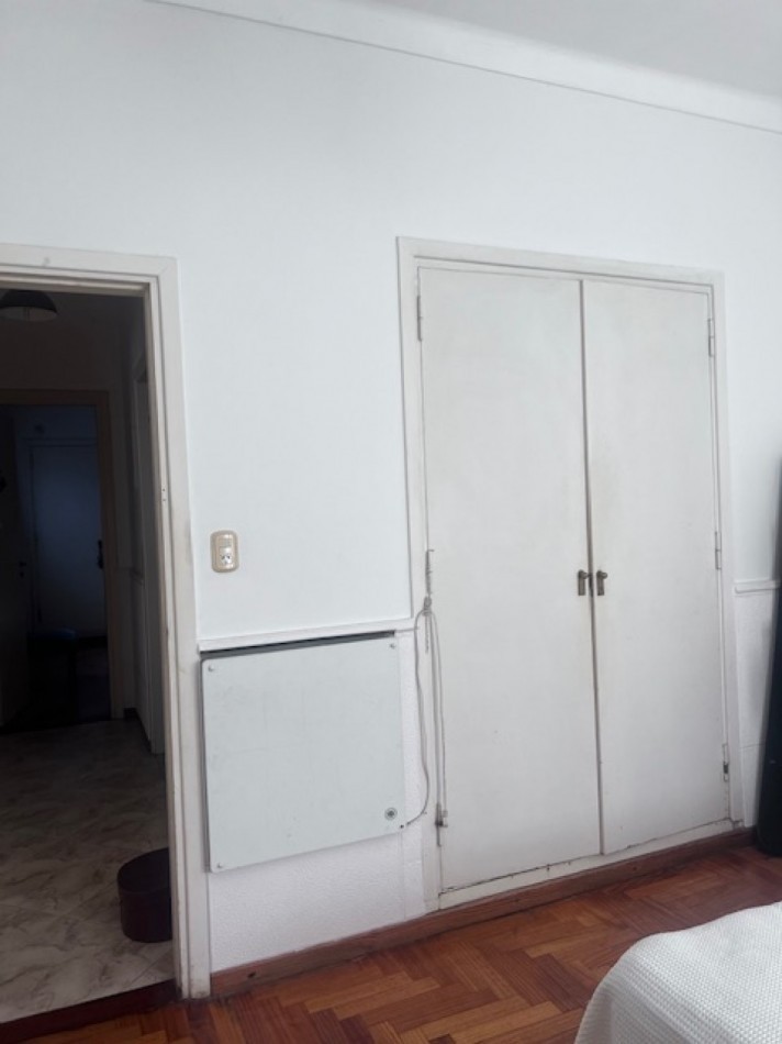 VENTA CASA 3 AMB CON DEPENDENCIA DOBLE GARAJE Y PATIO ZONA GUEMES 