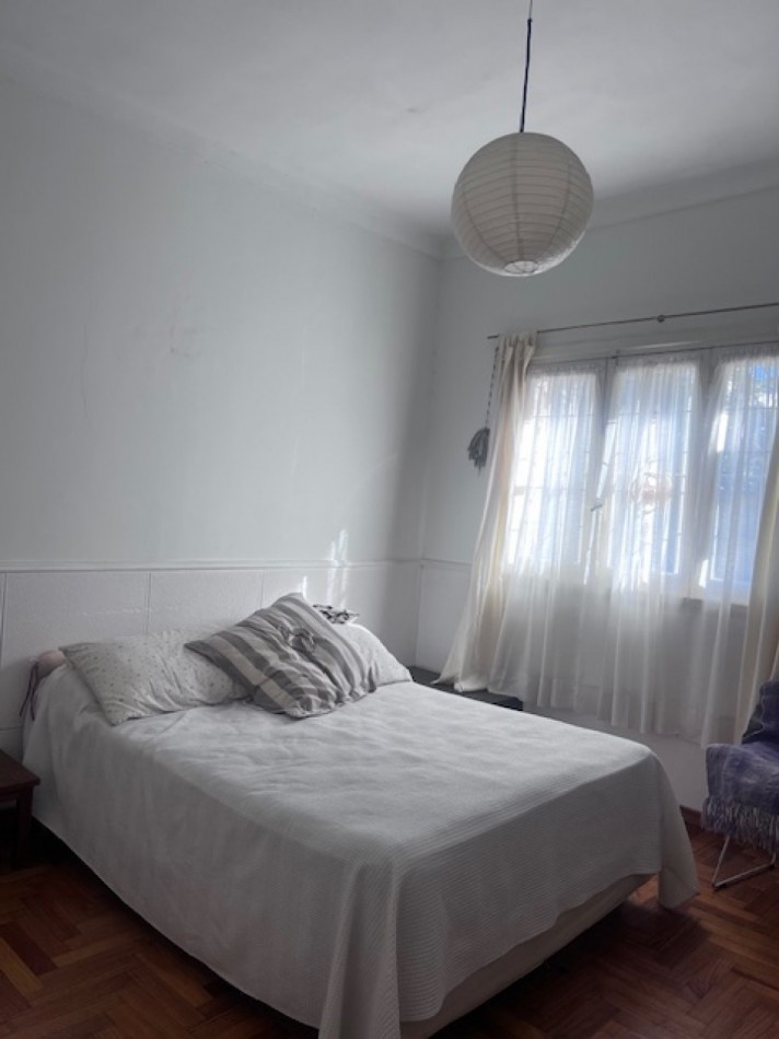 VENTA CASA 3 AMB CON DEPENDENCIA DOBLE GARAJE Y PATIO ZONA GUEMES 