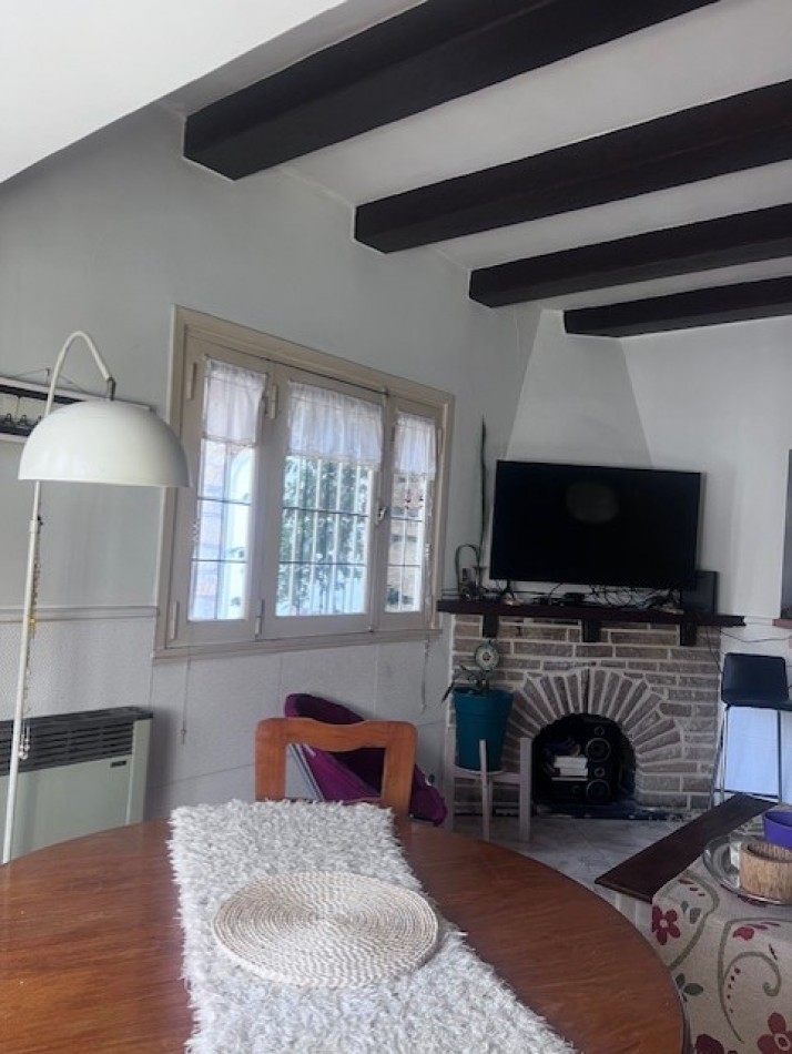 VENTA CASA 3 AMB CON DEPENDENCIA DOBLE GARAJE Y PATIO ZONA GUEMES 