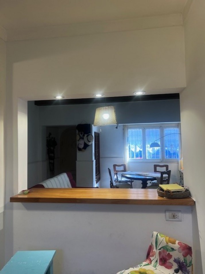 VENTA CASA 3 AMB CON DEPENDENCIA DOBLE GARAJE Y PATIO ZONA GUEMES 