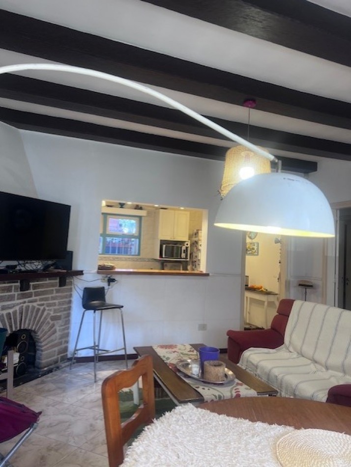 VENTA CASA 3 AMB CON DEPENDENCIA DOBLE GARAJE Y PATIO ZONA GUEMES 