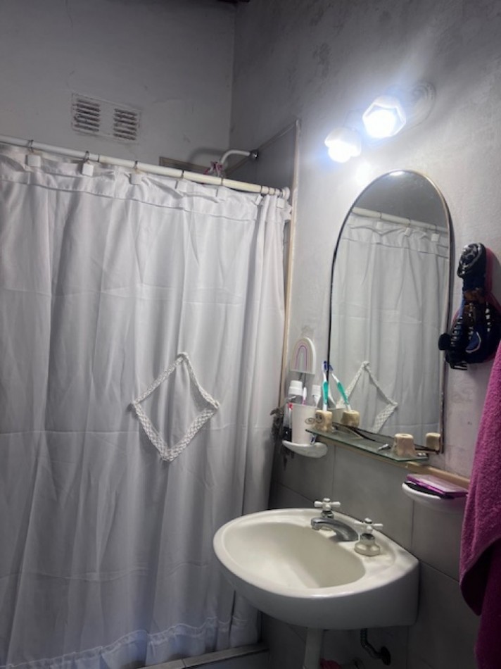 VENTA CASA 3 AMB CON DEPENDENCIA DOBLE GARAJE Y PATIO ZONA GUEMES 