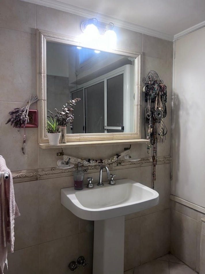 VENTA CASA 3 AMB CON DEPENDENCIA DOBLE GARAJE Y PATIO ZONA GUEMES 