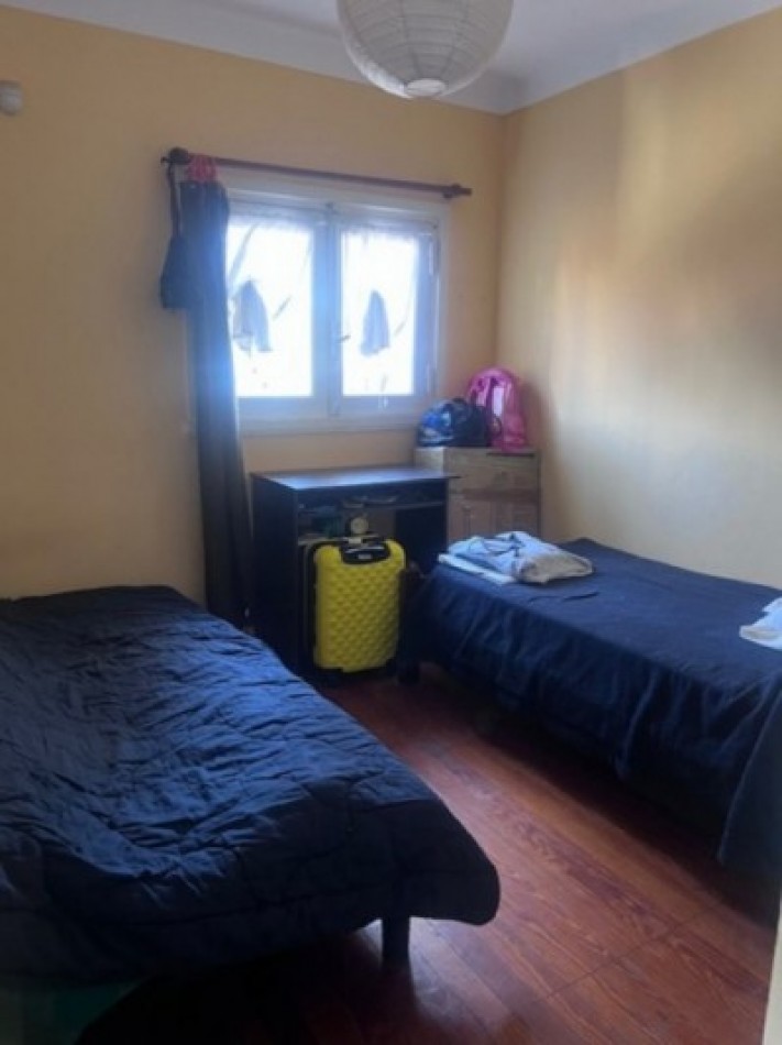 VENTA CASA 3 AMB CON DEPENDENCIA DOBLE GARAJE Y PATIO ZONA GUEMES 