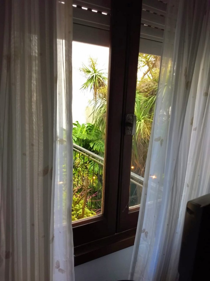 venta ph 3 ambientes con escritorio primer piso por escalera zona pringles 200