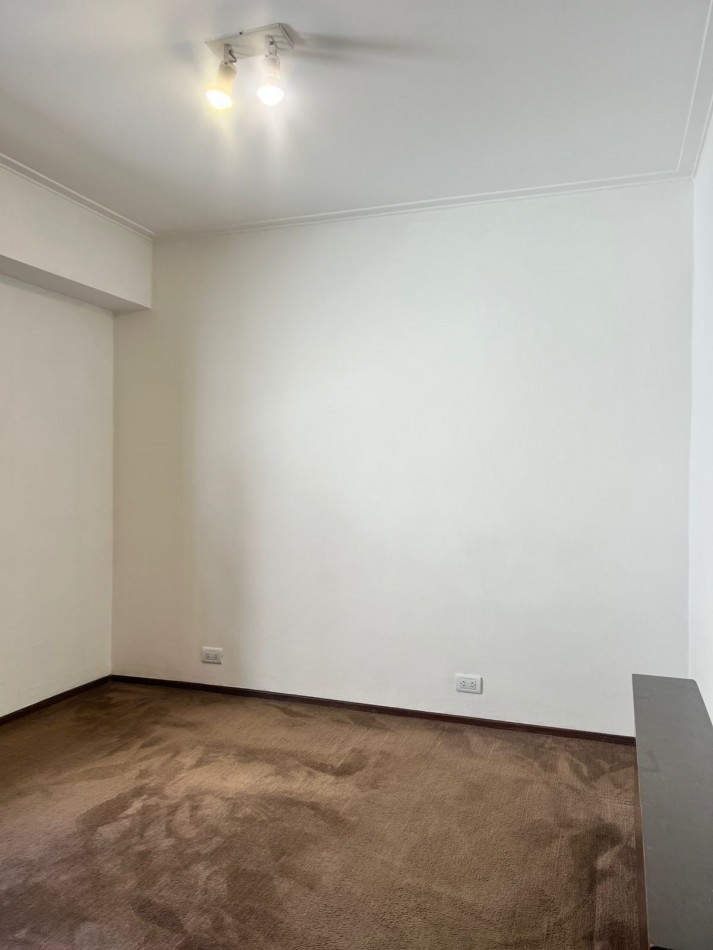 venta ph 3 ambientes con escritorio primer piso por escalera zona pringles 200