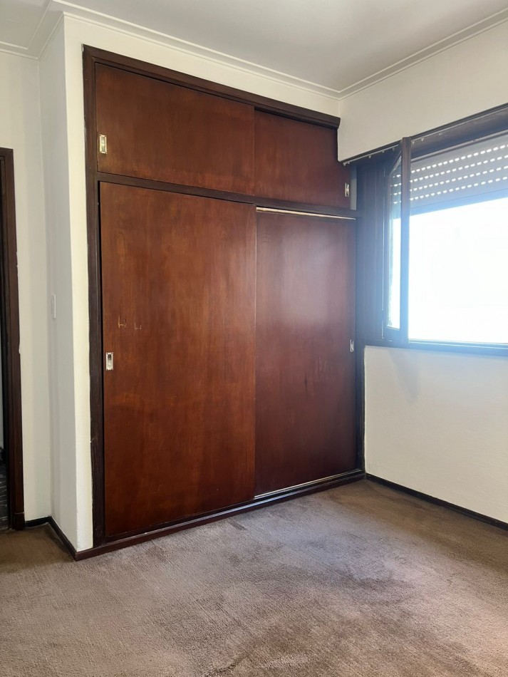 venta ph 3 ambientes con escritorio primer piso por escalera zona pringles 200