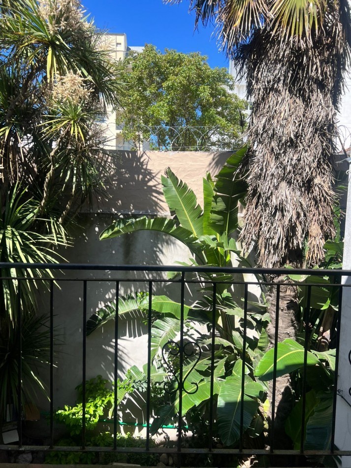 venta ph 3 ambientes con escritorio primer piso por escalera zona pringles 200