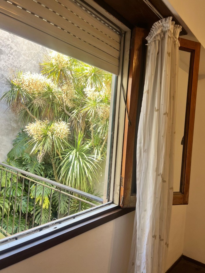 venta ph 3 ambientes con escritorio primer piso por escalera zona pringles 200