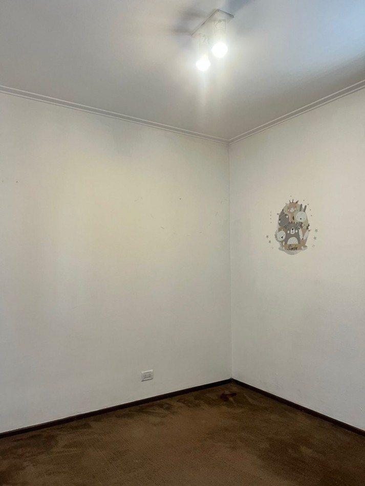 venta ph 3 ambientes con escritorio primer piso por escalera zona pringles 200