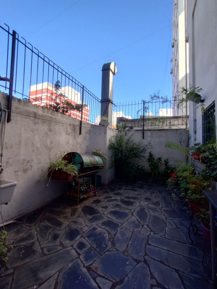VENTA DEPARTAMENTO 3 AMBIENTES CON DEPENDENCIA AL FRENTE CON PATIO BELGRANO 2770