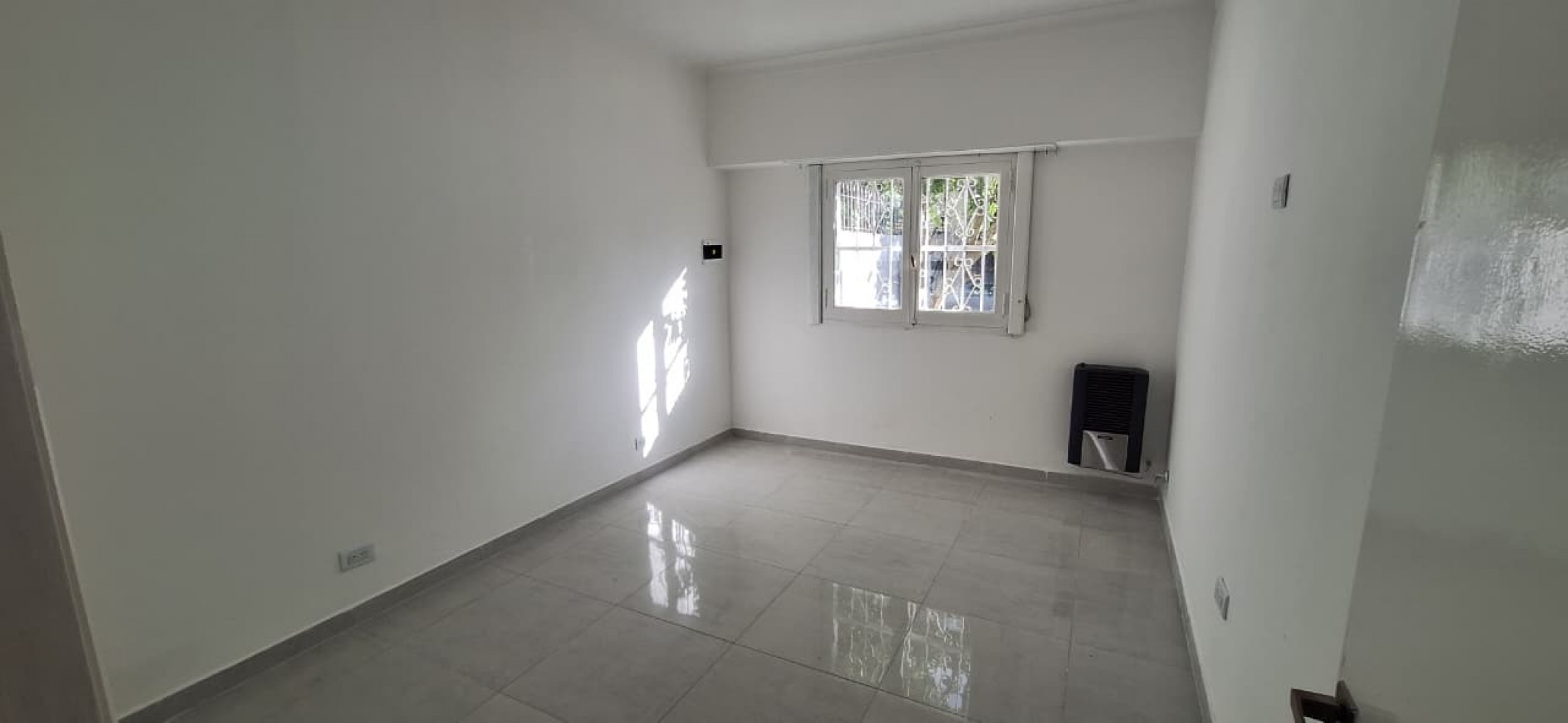 venta casa tres ambientes con garage y quincho zona Parque Luro
