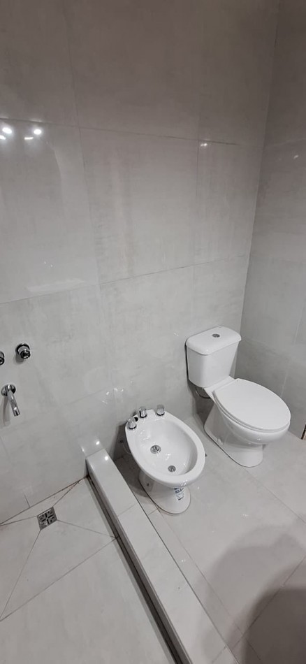 venta casa tres ambientes con garage y quincho zona Parque Luro